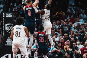 中欧体育官方网站-里程碑夜！克里夫兰骑士状态回暖；NBA总决赛赛前刷纪录；更衣室稳定；数据趋势出现新变化的简单介绍