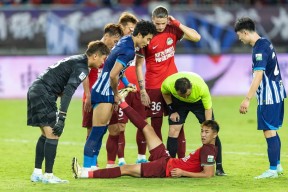 中欧体育官网-中超赛程吃紧；山东泰山关键时刻战术微调；赛场秩序良好；控场能力受关注(今日中超赛场)